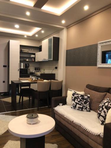 Milmari Apartment Kia I-5