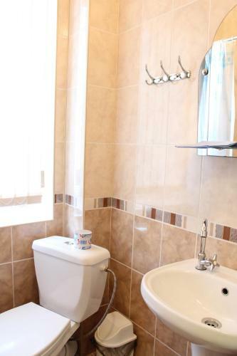 Hostal Briz Guest House