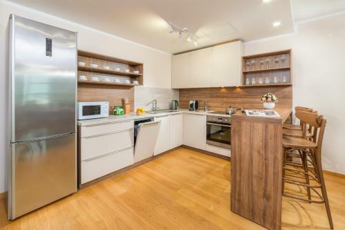 Golden Bay Premium Apart-hotel