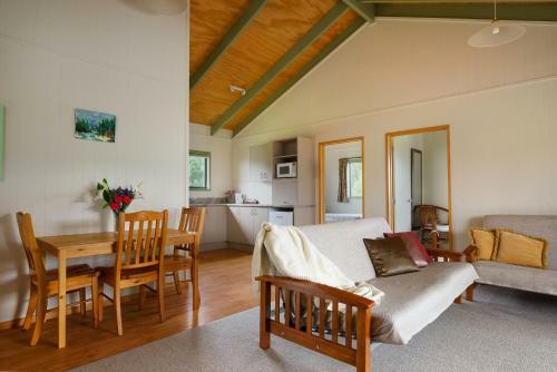 Longbourne Lodge Motel