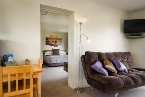 Longbourne Lodge Motel