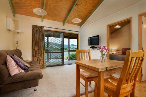Longbourne Lodge Motel