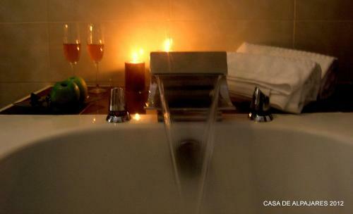 Hostal Casa De Alpajares - Casa De Campo, Enoteca & Spa