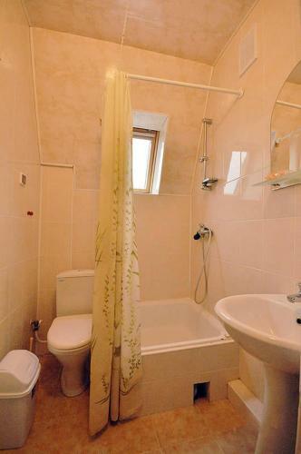 Hostal Edem U Reki Guest House
