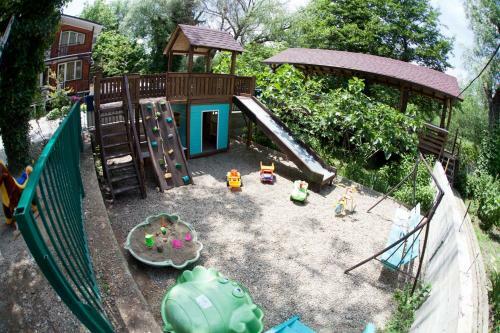 Hostal Edem U Reki Guest House