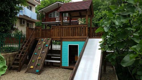 Hostal Edem U Reki Guest House