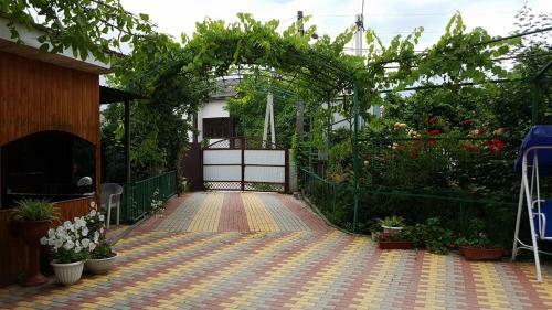 Hostal Edem U Reki Guest House