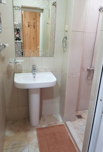 Hostal Guesthouse Veseliy Rapan