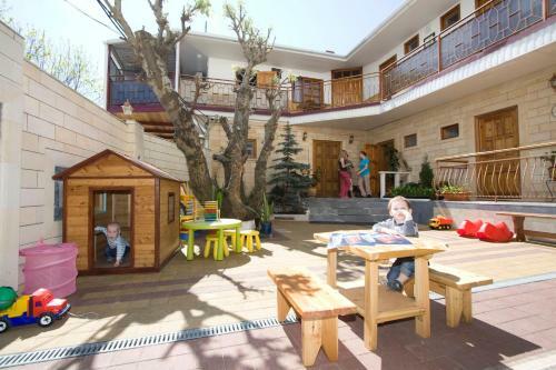 Hostal Guesthouse Veseliy Rapan