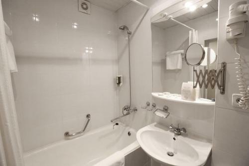 Dis Hotel