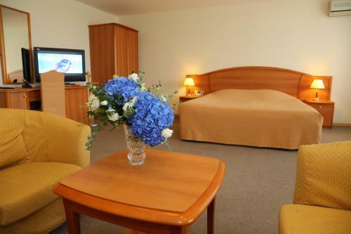 Dis Hotel