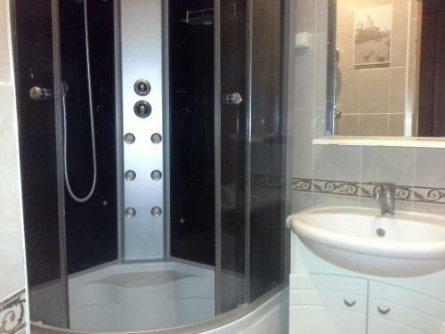 Apartment Rossiyskaya 2a