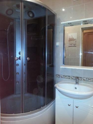 Apartment Rossiyskaya 2a