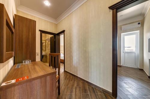 Azaria Hotel