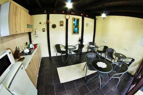 Hostal Shevchenko 21 Guest House