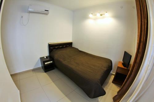 Hostal Lakoniya Guest House