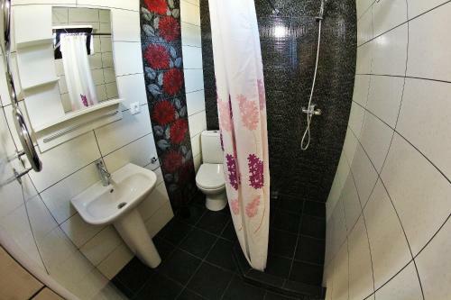 Hostal Lakoniya Guest House