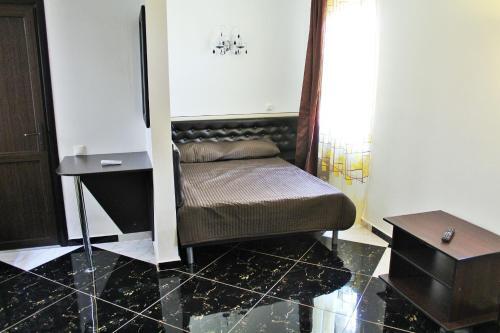 Hostal Lakoniya Guest House