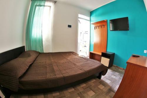 Hostal Lakoniya Guest House