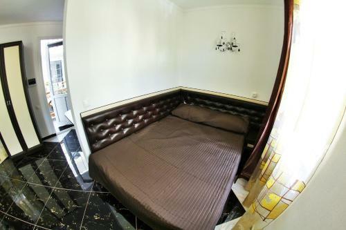 Hostal Lakoniya Guest House