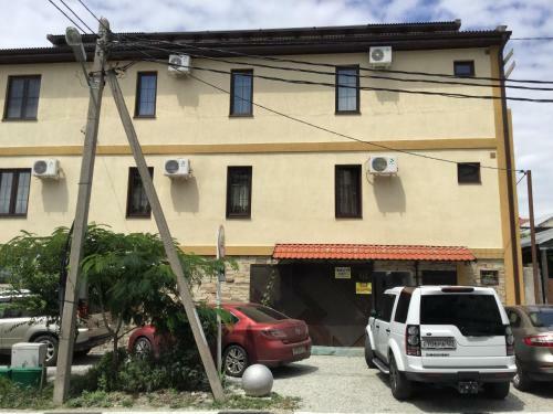 Hostal Lakoniya Guest House