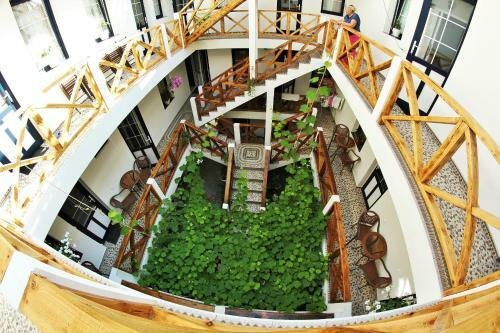 Hostal Lakoniya Guest House