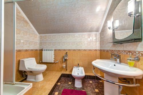 Hostal Ellina Guest House