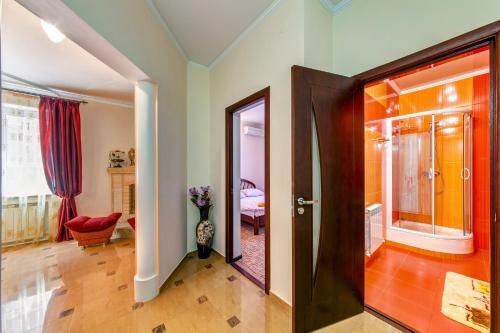 Hostal Ellina Guest House