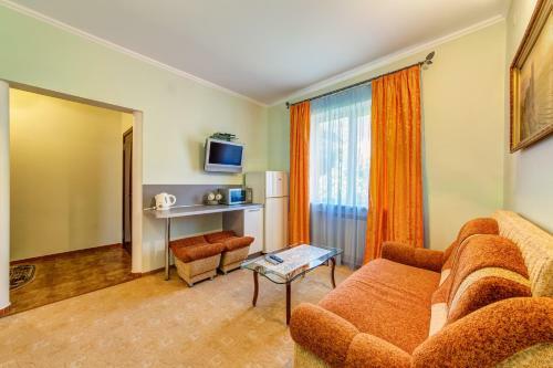 Hostal Ellina Guest House