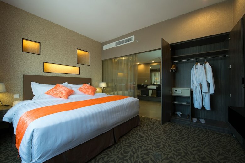 Grand Alora Hotel