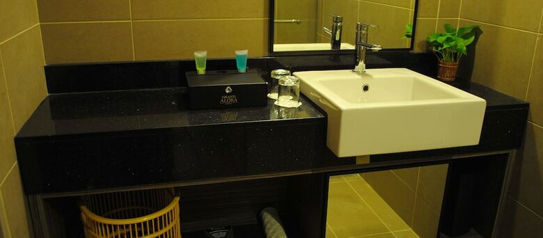 Grand Alora Hotel