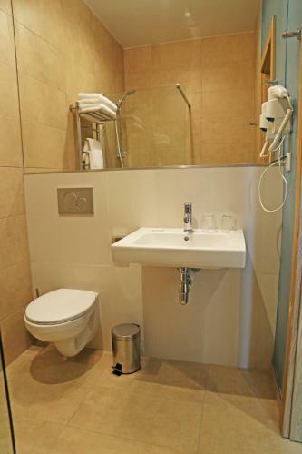 Europa Hotel And Apartment