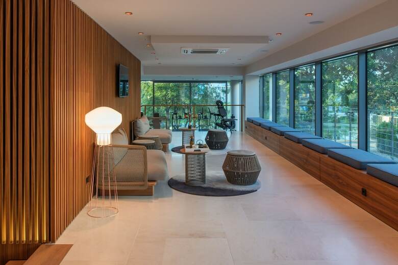 Crystal House Suite Hotel & Spa