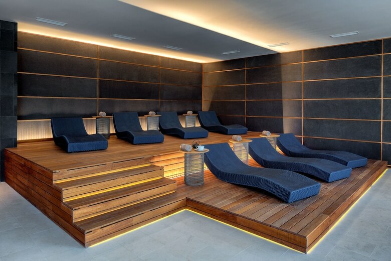 Crystal House Suite Hotel & Spa