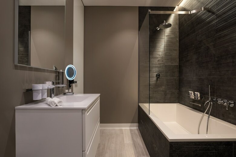 Crystal House Suite Hotel & Spa