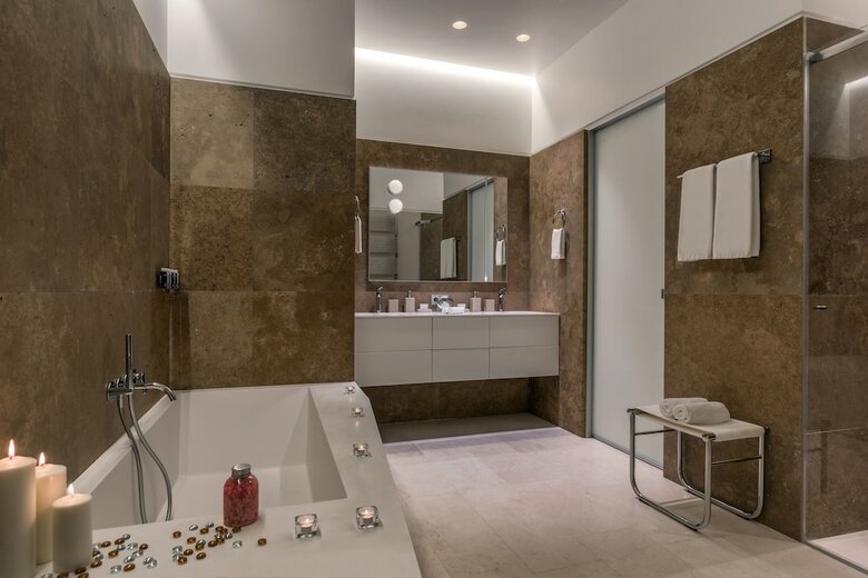 Crystal House Suite Hotel & Spa