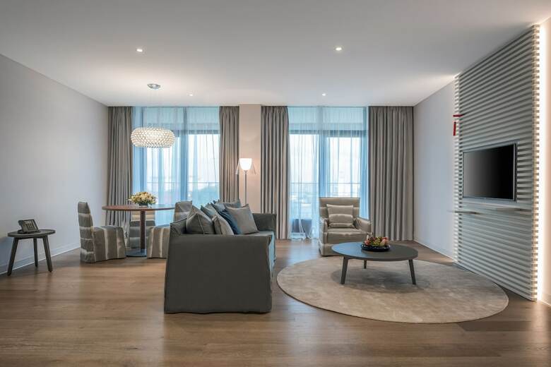 Crystal House Suite Hotel & Spa