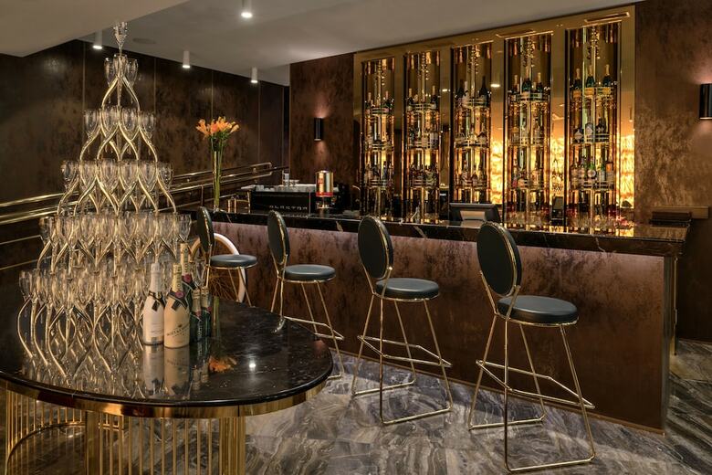 Crystal House Suite Hotel & Spa
