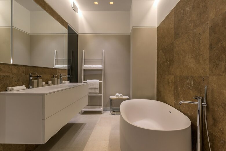 Crystal House Suite Hotel & Spa