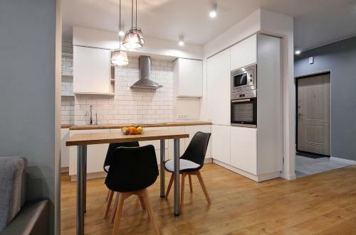 Apartment With River View (Oktyabrskaya 57)