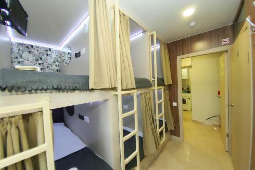 Kupe Capsule Hotel & Hostel