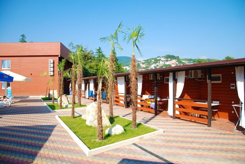 Hostal Hotel "peak Season"
