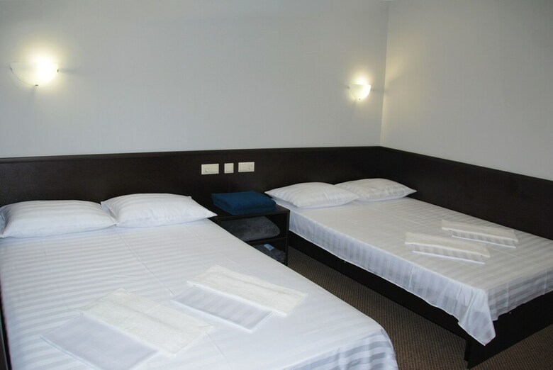 Hostal Hotel "peak Season"
