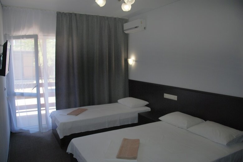 Hostal Hotel "peak Season"