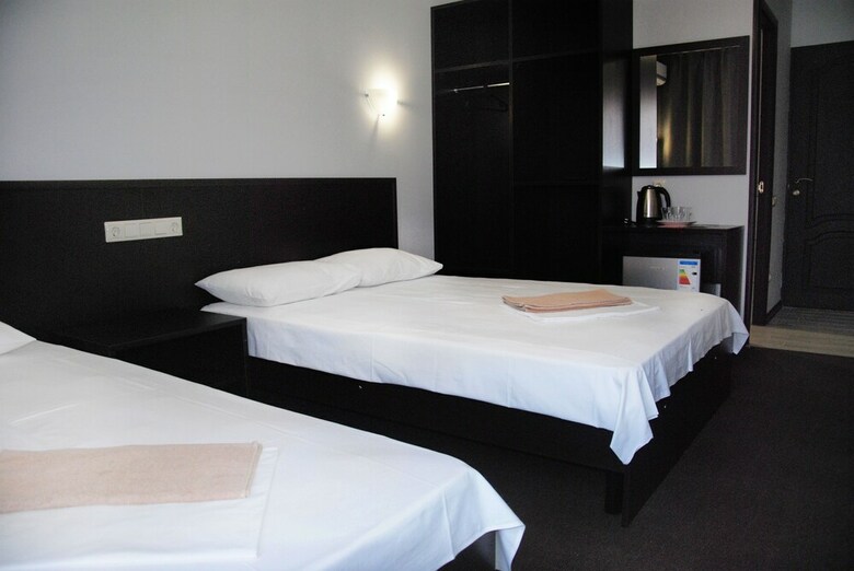 Hostal Hotel "peak Season"