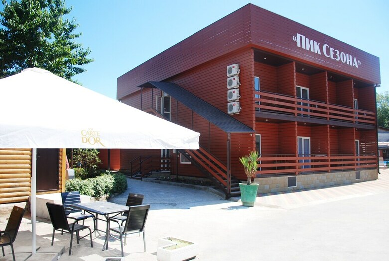 Hostal Hotel "peak Season"