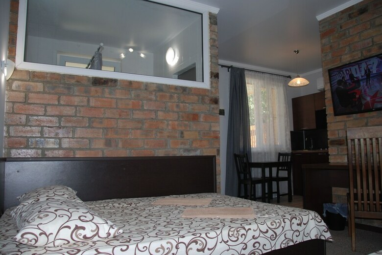 Hostal Hotel "peak Season"