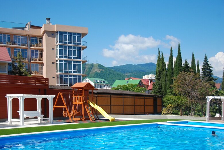 Hostal Hotel "peak Season"