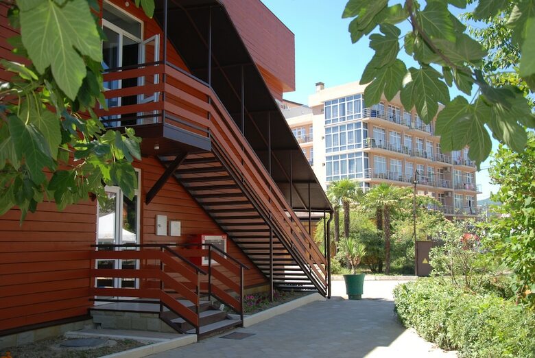 Hostal Hotel "peak Season"