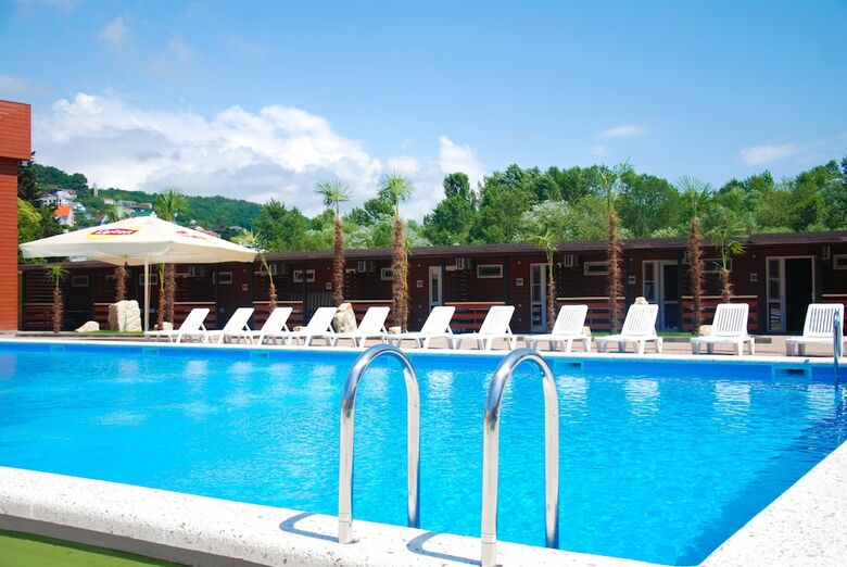 Hostal Hotel "peak Season"